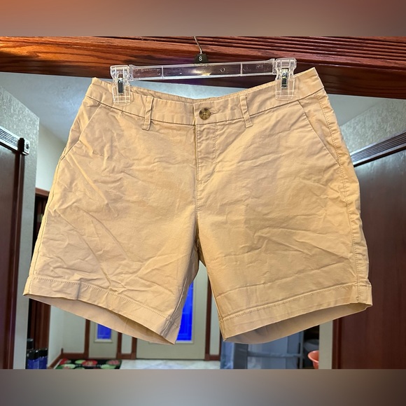 Old Navy Khaki Shorts, Size 6 - Picture 8 of 9